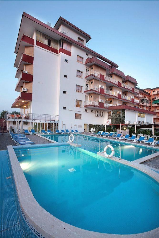 Gallia Club Hotel